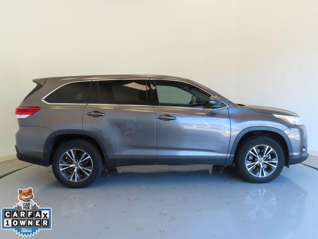 2019 toyota highlander le