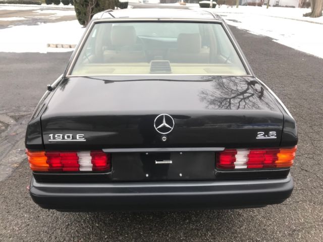 1992 mercedes-benz 190e 2.6 only 53k miles one owner. looks and runs new. 60+pix