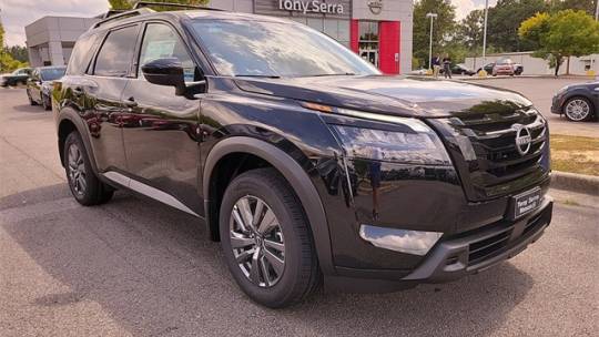 2024 Nissan Pathfinder sv