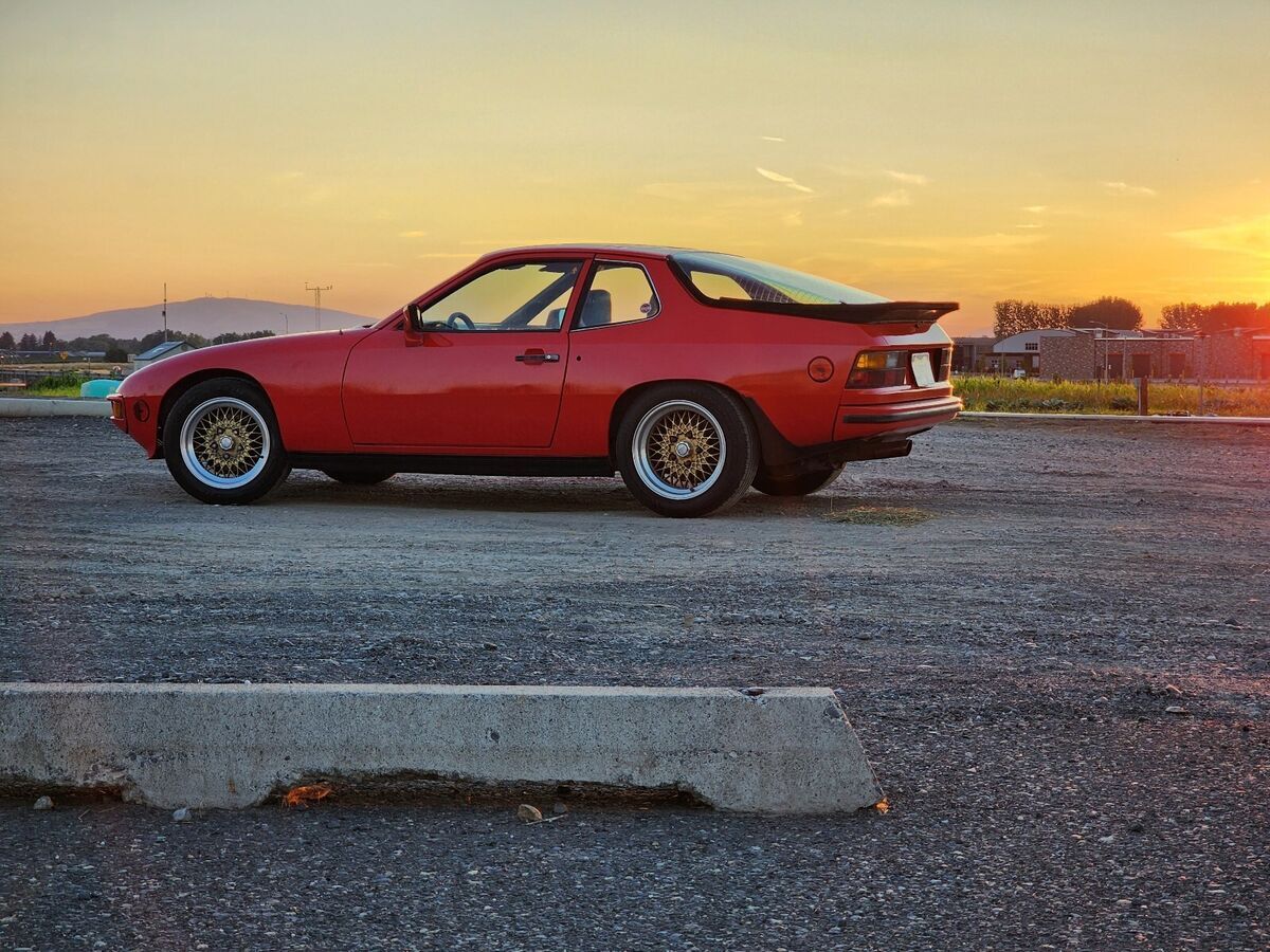 1981 porsche 924 red