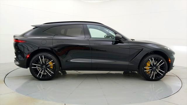 2023 aston martin dbx