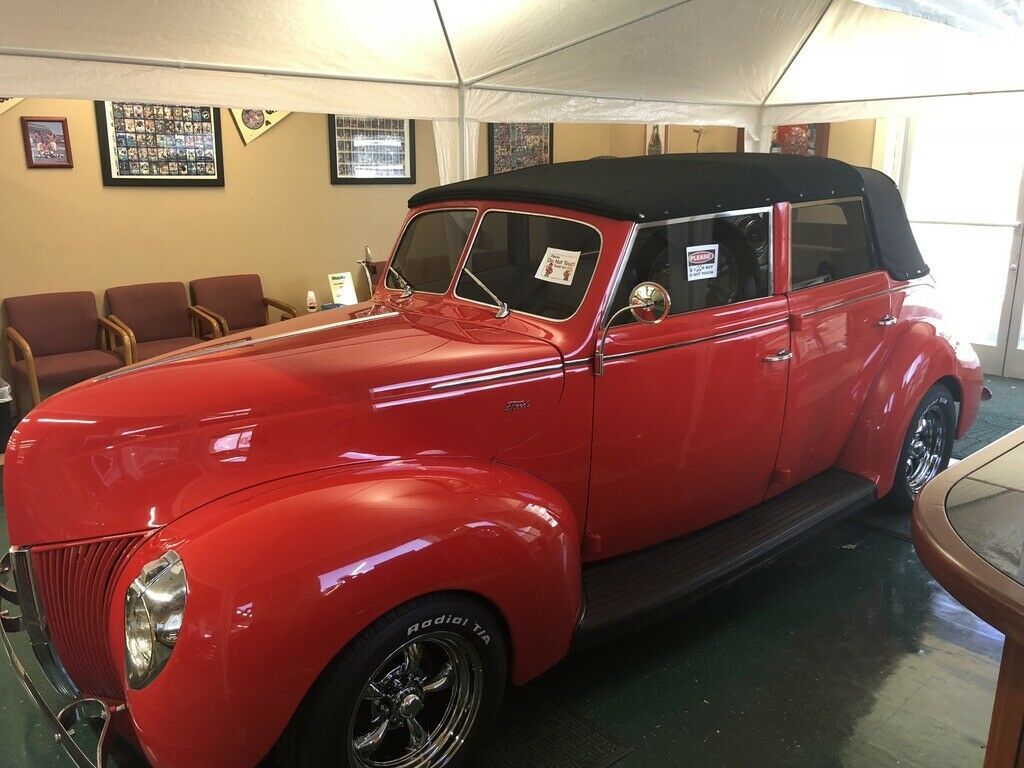 1938 ford 4 door deluxe cabriolet automatic v8, air conditioning, beautiful