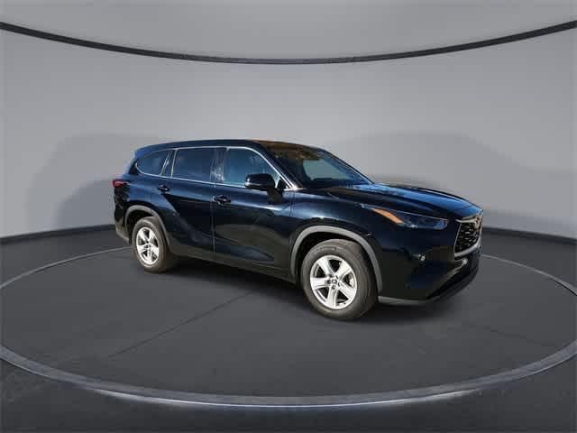 2022 toyota highlander le