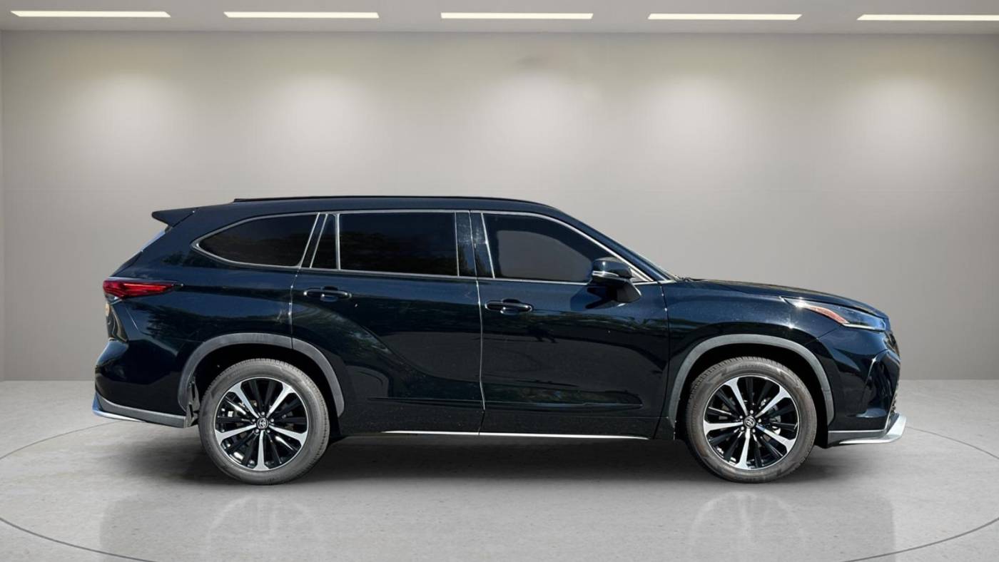 2021 toyota highlander xse