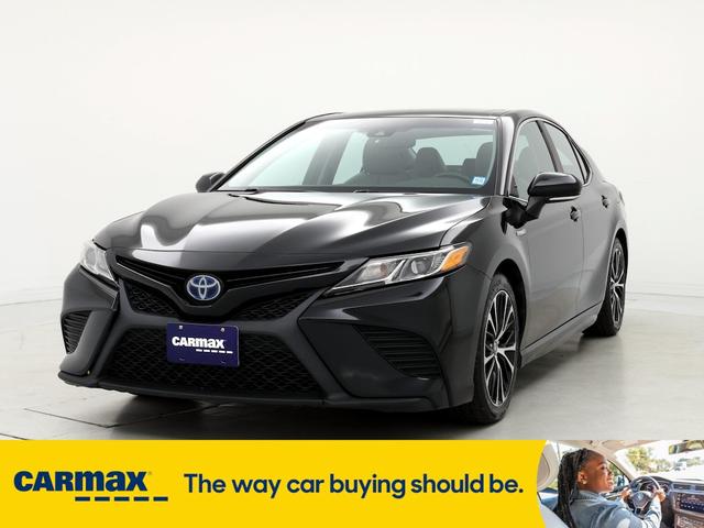 2019 toyota camry hybrid se