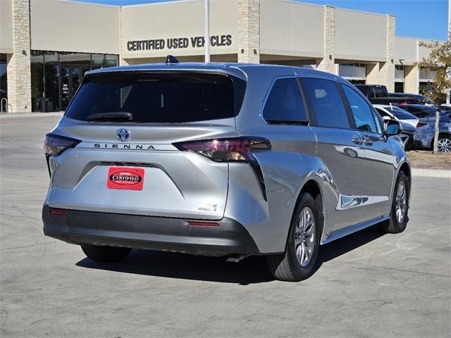 2024 toyota sienna le