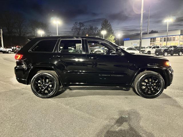 2022 jeep grand cherokee laredo