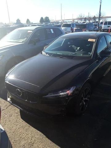 2024 volvo s60 b5 plus dark theme