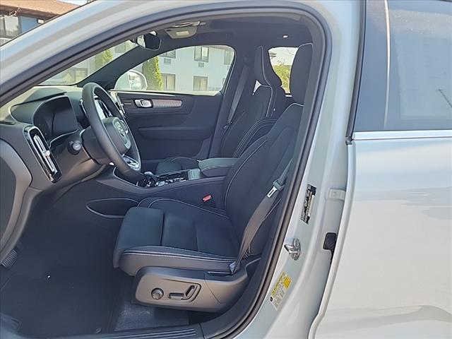 2024 volvo xc40 b5 ultimate bright theme