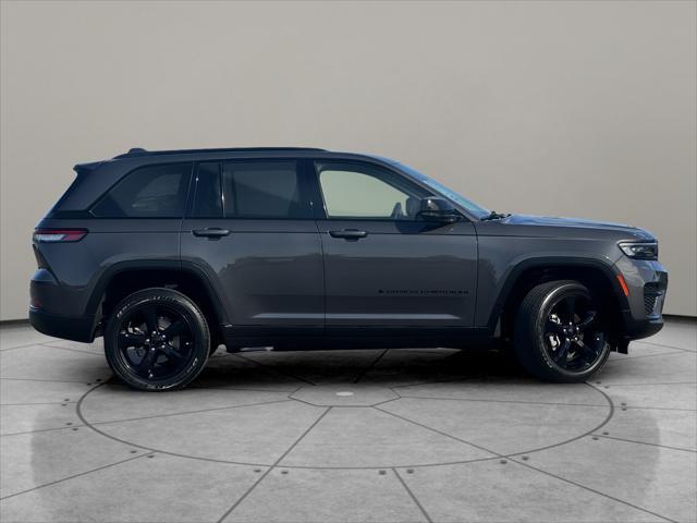 2022 jeep grand cherokee altitude