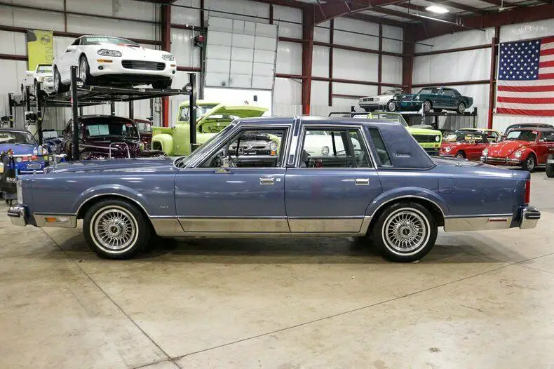 1984 lincoln town car 66638 miles light blue sedan 5.0l v8 automatic