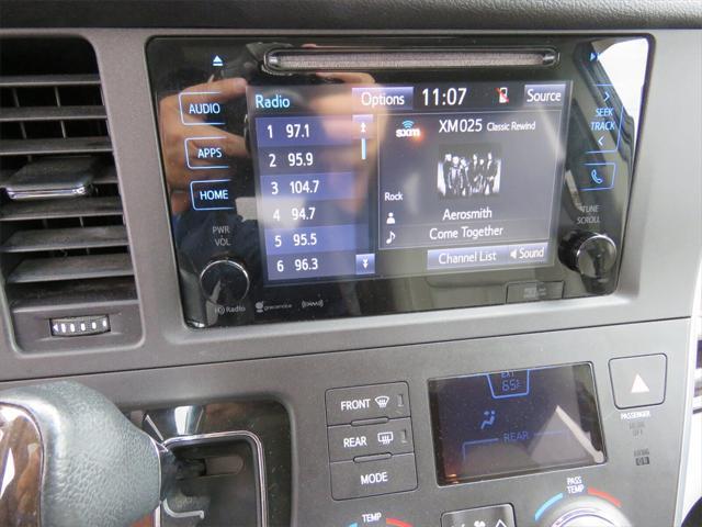 2016 toyota sienna xle