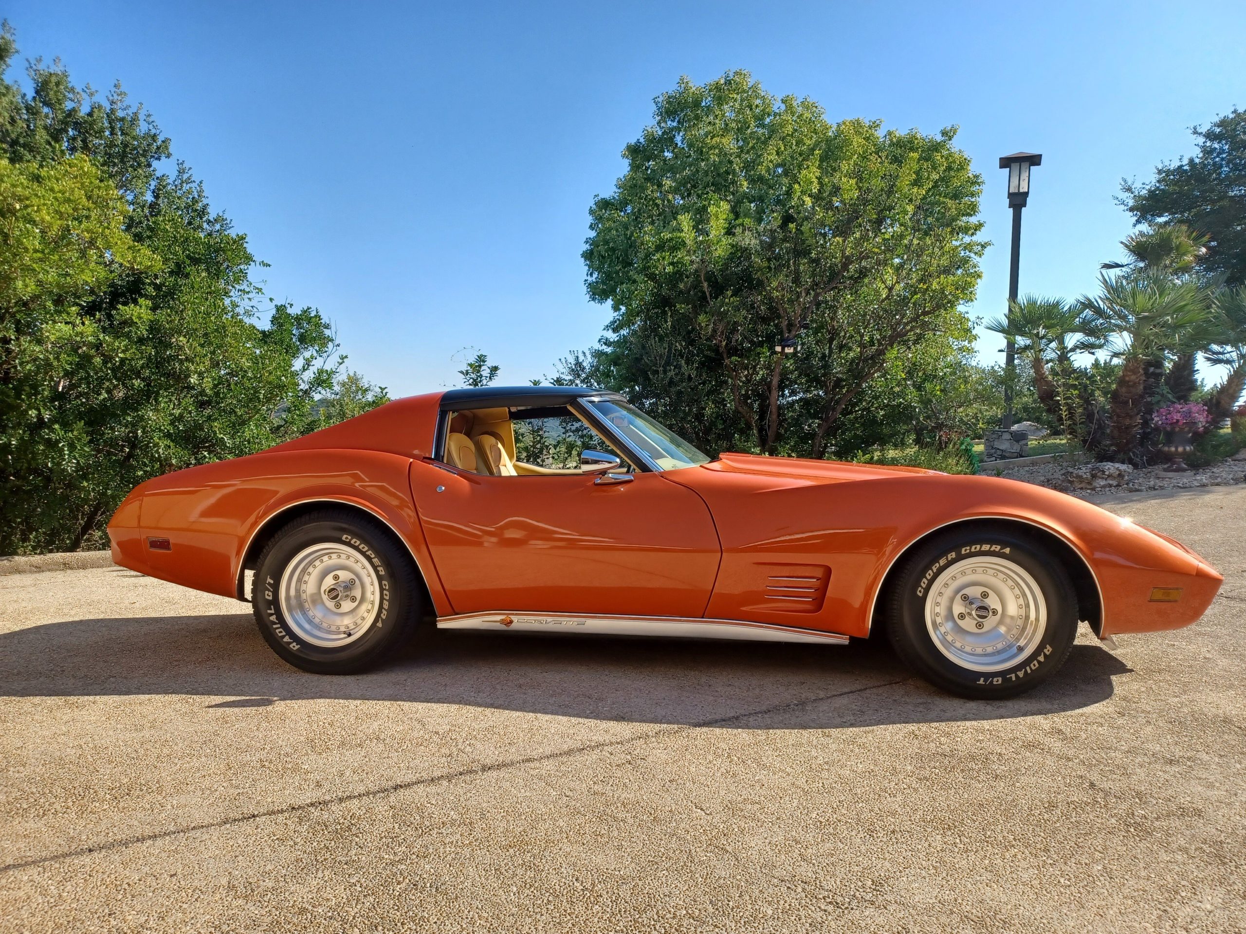 1975 chevrolet corvette coupe