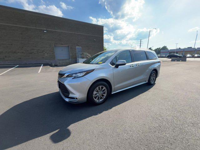 2023 toyota sienna xle 8 passenger