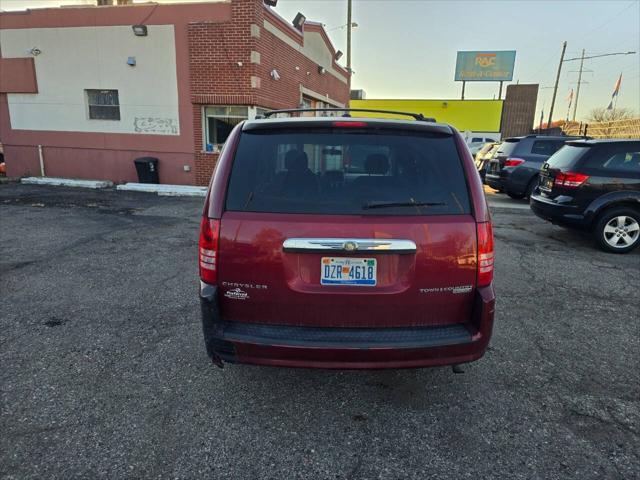 2010 chrysler town & country touring