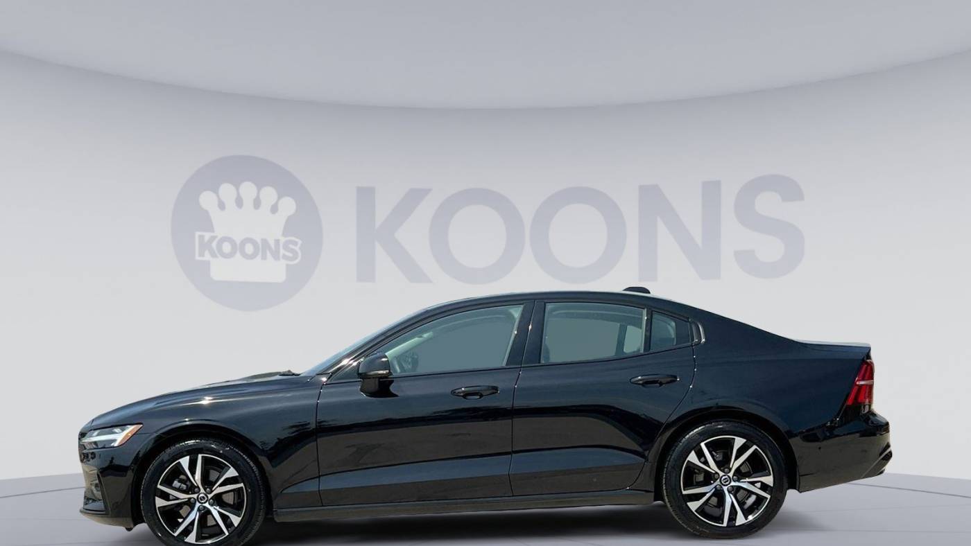 2024 volvo s60 b5 plus dark theme