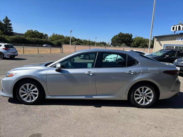 2022 toyota camry le
