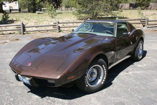 1976 corvette stingray t-top clean as new very pretty corvette