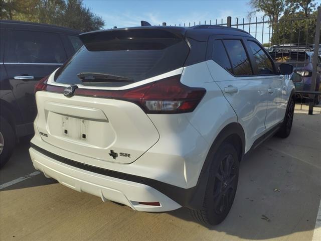 2022 nissan kicks sr