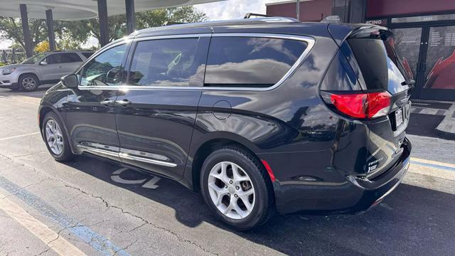 2017 chrysler pacifica touring-l