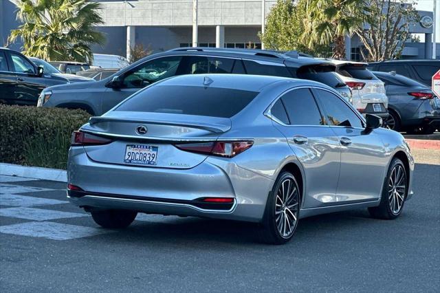 2023 lexus es 300h base