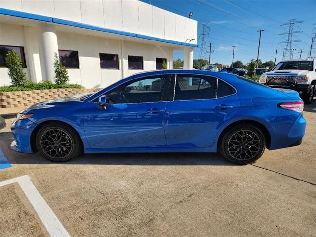 2020 toyota camry le