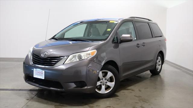 2013 toyota sienna le