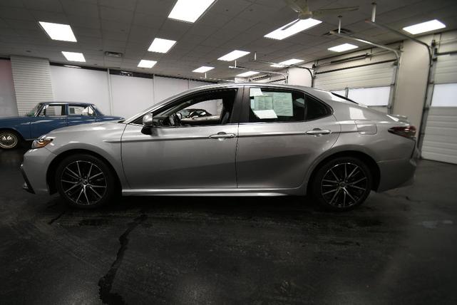2021 toyota camry se