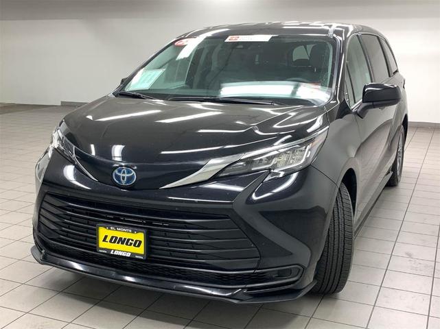 2023 toyota sienna le
