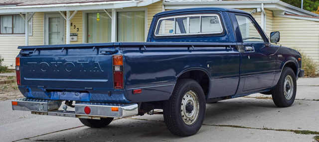 1982 toyota pickup hilux, long bed
