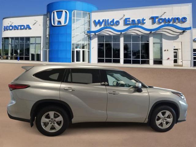 2022 toyota highlander hybrid le