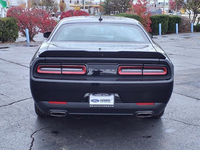 2017 dodge challenger sxt