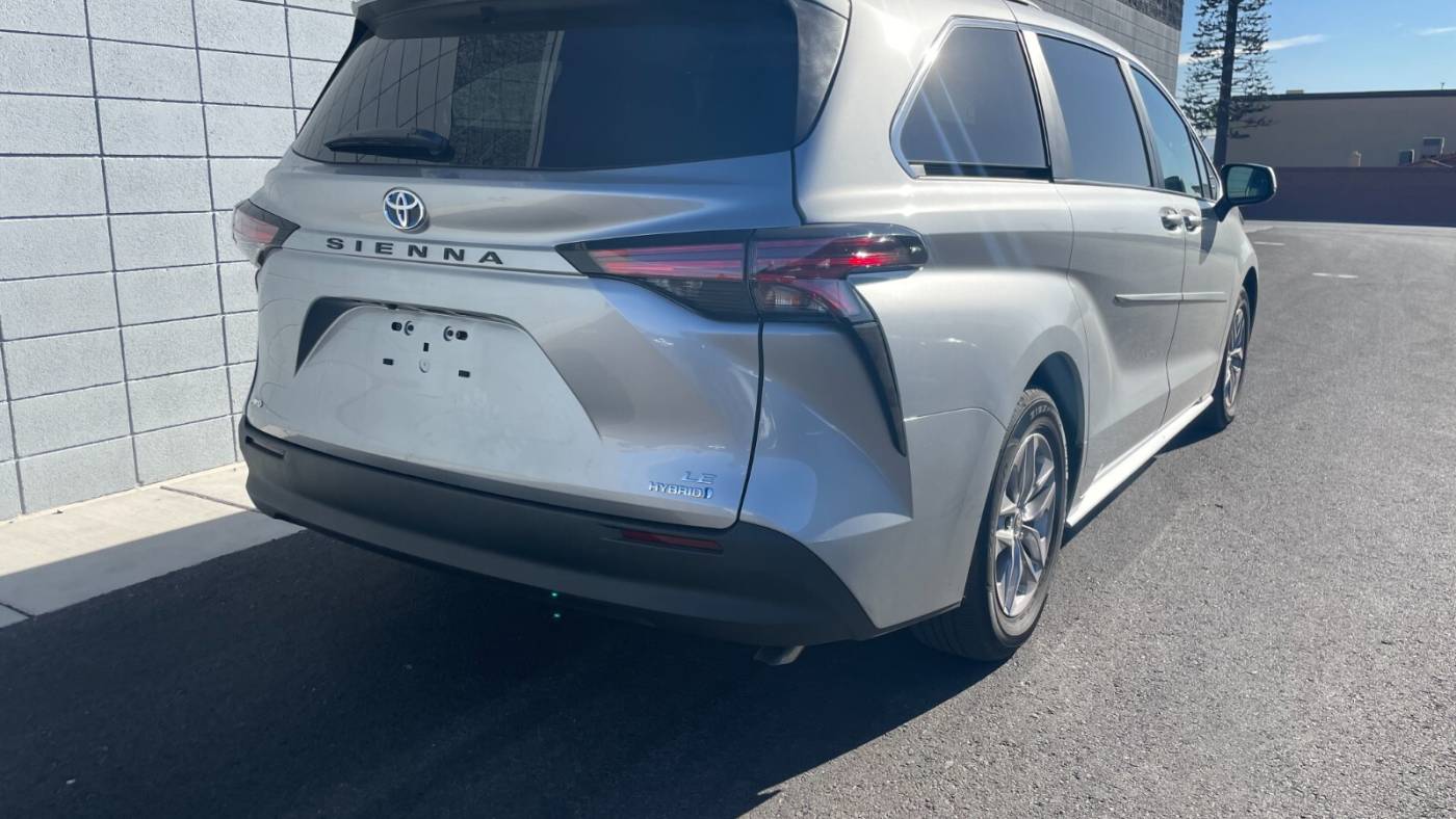 2022 toyota sienna le 8-passenger