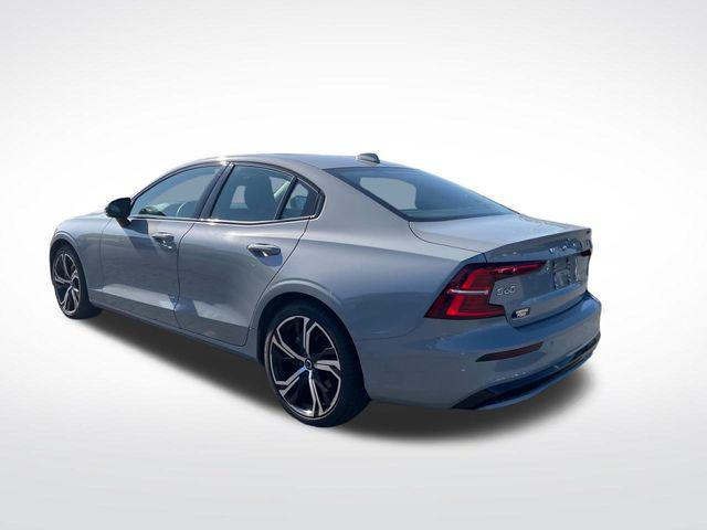 2024 volvo s60 b5 core dark theme