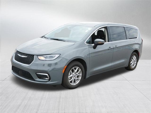 2023 chrysler pacifica touring-l