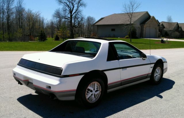1984 pontiac fiero indy 500 pace car 1 owner low mi. 4-speed 30mpg look no/reser