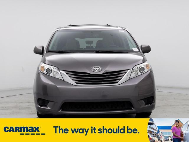 2017 toyota sienna le