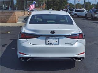 2019 Lexus ES base