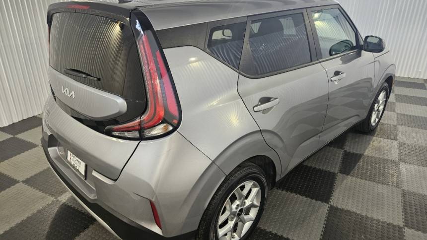 2023 kia soul lx