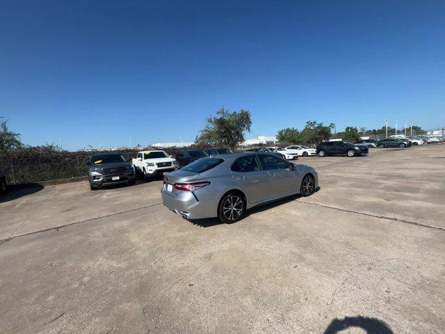 2020 toyota camry se