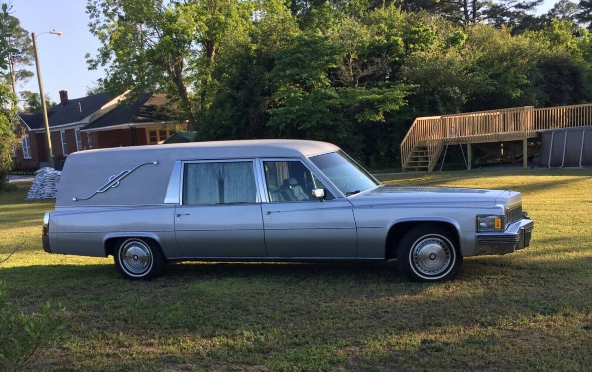 hearse- cadillac m-m 37,584 actual miles