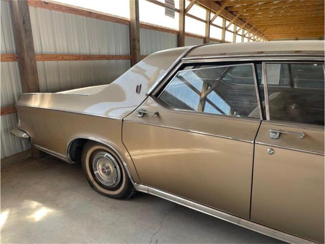 1964 chrysler new yorker in staunton, illinois