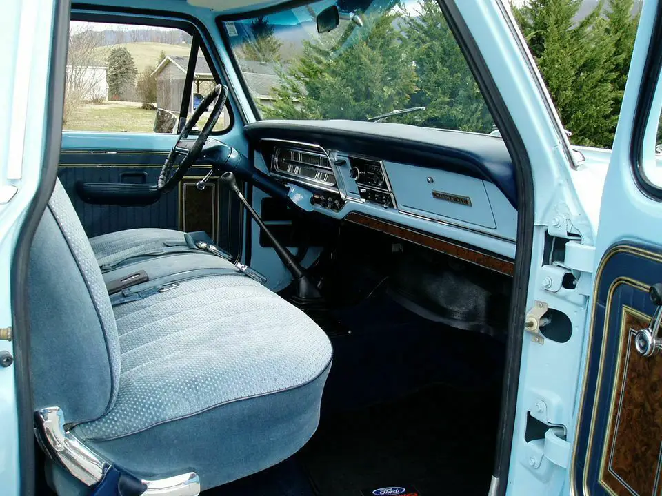 1971 ford ranger xlt .. built 302 with a 5 speed transmission
