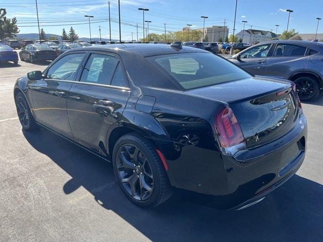 2023 chrysler 300 touring