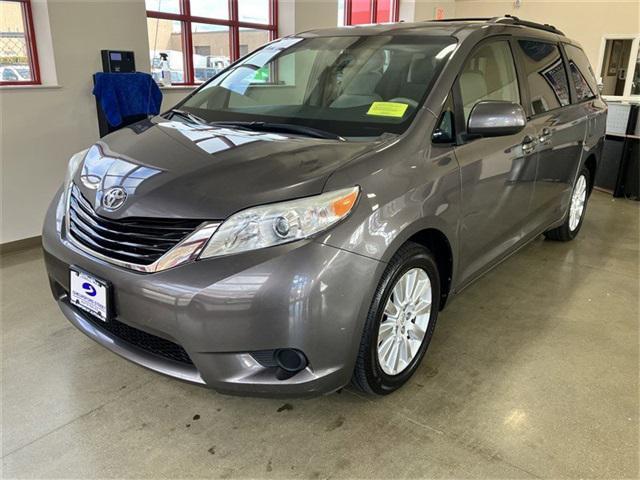 2012 toyota sienna le