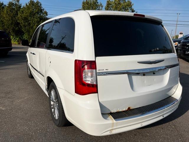 2013 chrysler town & country touring-l