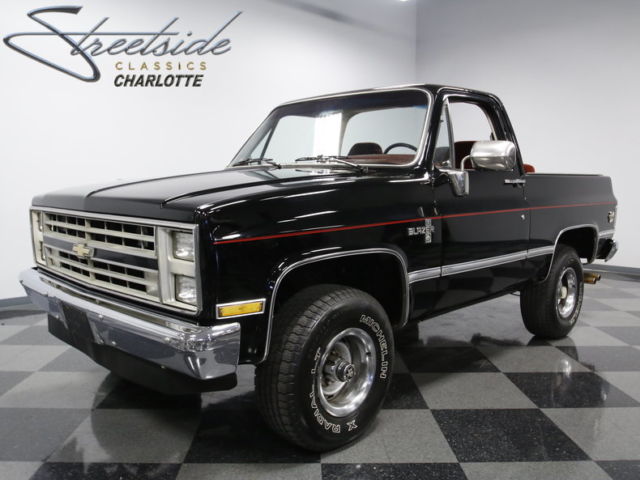 clean, 305 v8, 4spd auto, a/c, 4x4, pwr win/locks, cruise, solid, nice, fun!!