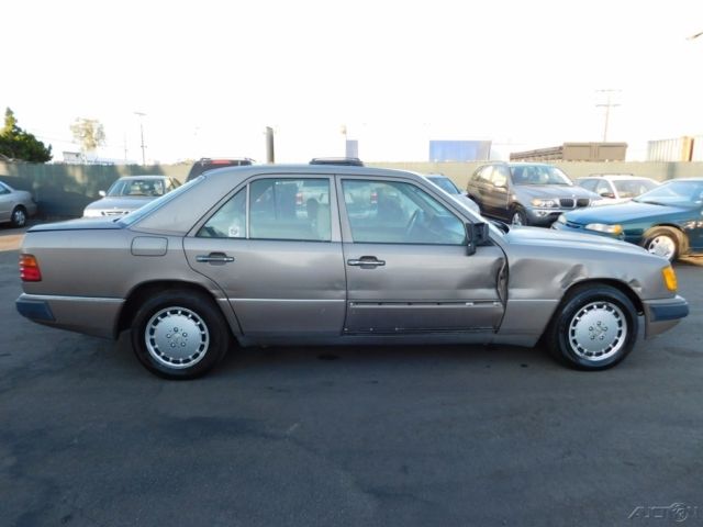 1990 mercedes-benz 300e 4-door sedan 3l i6 12v automatic no reserve