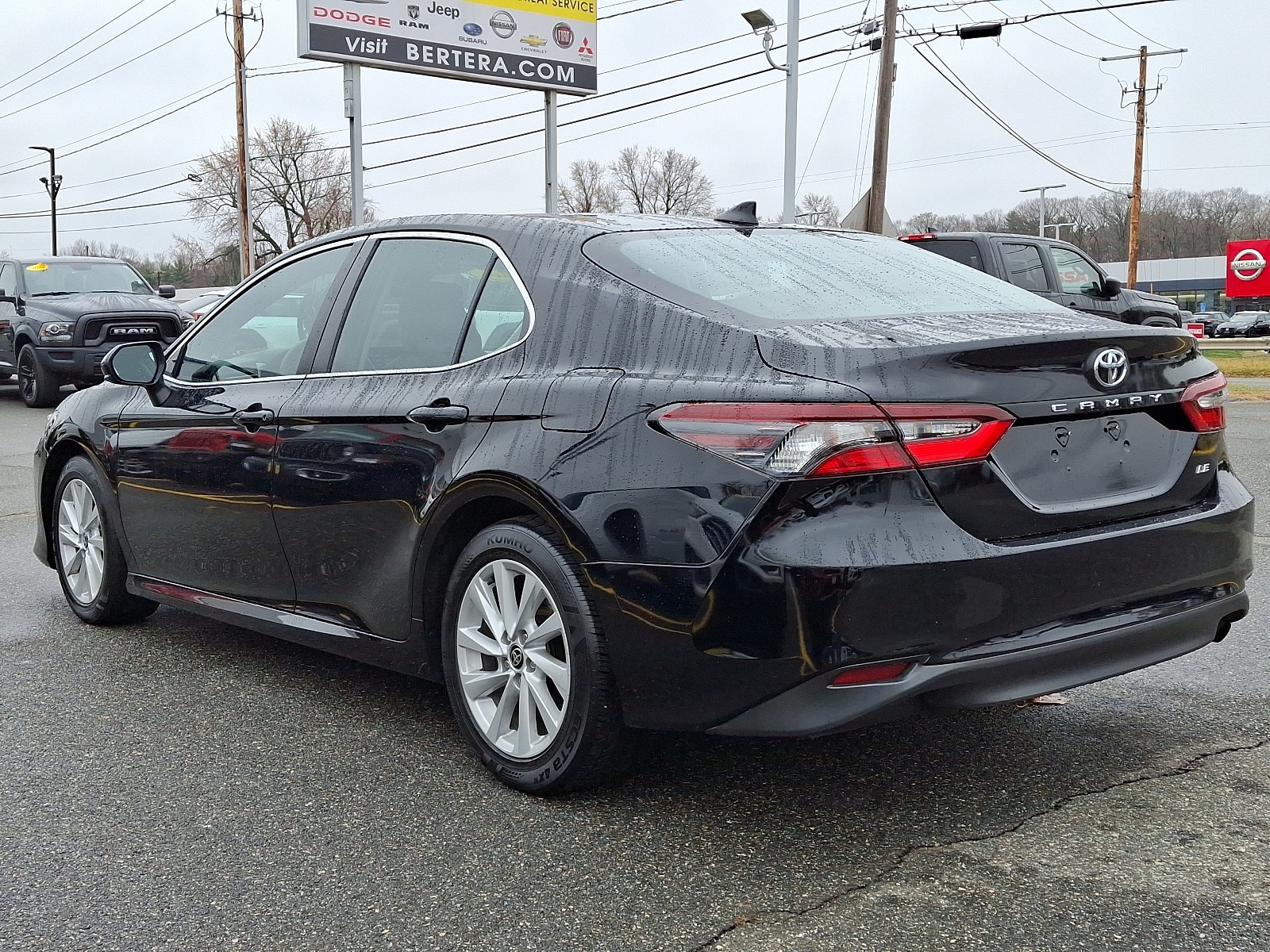 2022 toyota camry le