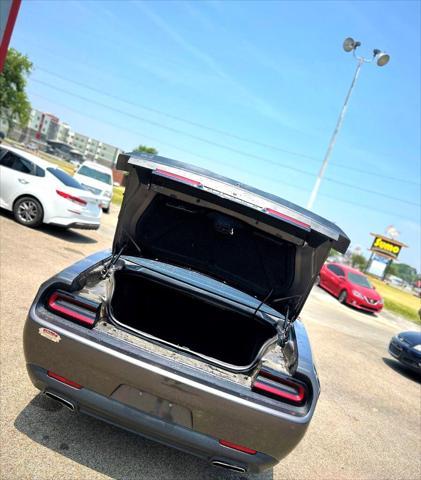 2019 dodge challenger sxt